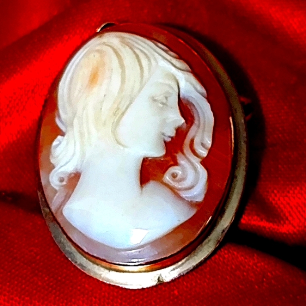 14KT Gold Cameo Pendant Brooch 1930's 1" X .5" 3 - Picture 5 of 5